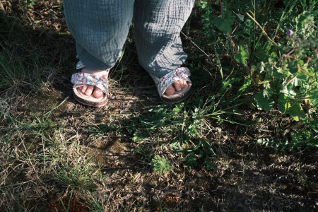 Choisir des chaussures d'été pour les enfants