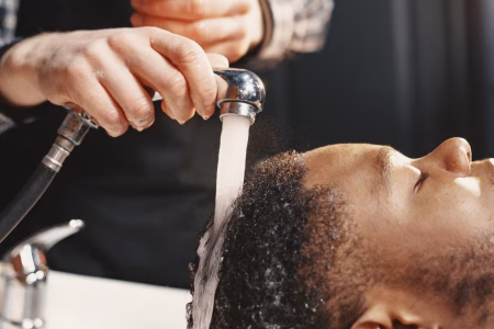 Les 5 meilleurs shampooings pour la barbe qui nettoient, adoucissent et hydratent