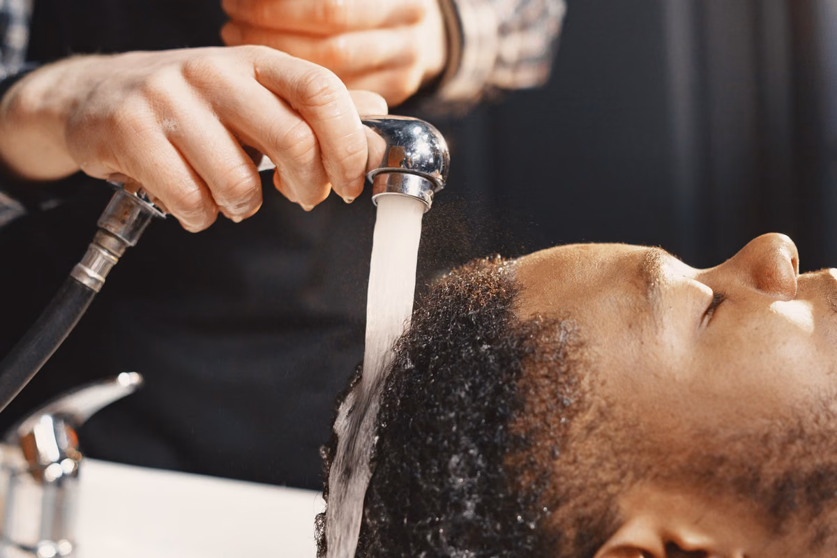 Les 5 meilleurs shampooings pour la barbe qui nettoient, adoucissent et hydratent