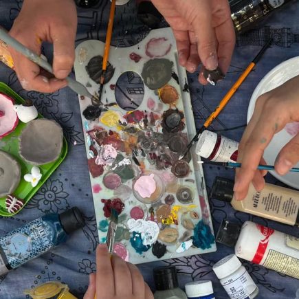 Ateliers collaboratifs : comment l'art crée des liens durables