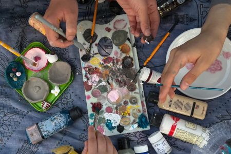 Ateliers collaboratifs : comment l'art crée des liens durables