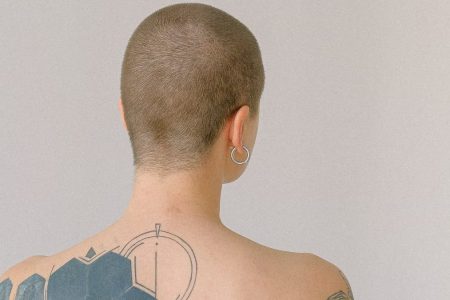 Tendances tatouages géométriques 2026 : formes qui explosent