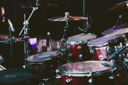 La batterie, cet instrument qui transforme le rythme en expression artistique