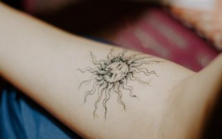 Mode et tatouages temporaires : la tendance de 2026