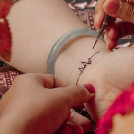 Tatouage éphémère : l'art accessible qui révolutionne les loisirs créatifs